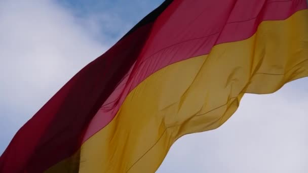 Nahaufnahme Von Zeitlupenaufnahmen Der Baumfarbe Der Deutschen Flagge Wind — Stockvideo