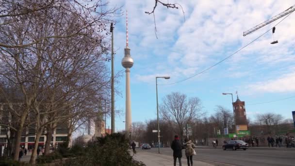 Filmación Calle Aleksanderplatz Bajo Torre Televisión Berlín Alemania — Vídeos de Stock