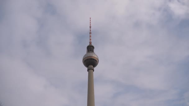 Filmati Notturni Donne Che Camminano Sotto Porta Brandeburgo Germania Berlino — Video Stock