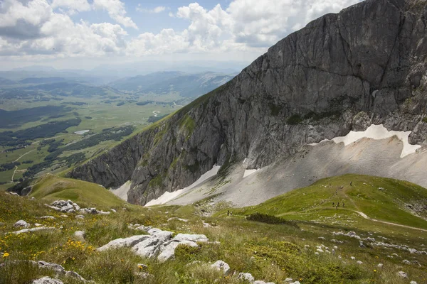 Bulutlar Sava'nın Kuk, Durmitor Milli Parkı, Karadağ ile bir güzel yaz günü vadide panoramik manzaralı
