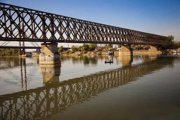 Sava Nehri, Belgrad, Sırbistan üzerinde demir köprü