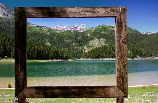 Güzel çerçeveli yatay, göl ve dağ, Durmitor Milli Parkı, Karadağ