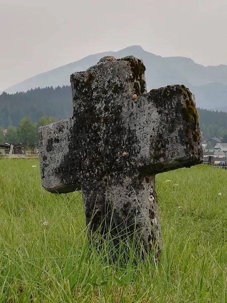Zabljak, Karadağ, mezarlığında eski Hıristiyan Ortodoks taş çapraz