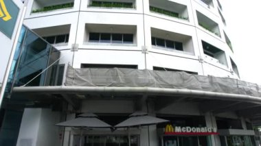 Singapur 21 Nisan 2018: şehir, gerçek zamanlı video ayrıntılarını vurdu gimbal ile yürüyüş etrafında Singapur 