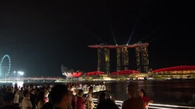 Singapur 17 Nisan 2018: Singapur City çevresinde yürüyüş, şehir, gerçek zamanlı video ayrıntılarını vurdu gimbal ile 