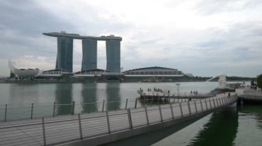 Singapur 17 Nisan 2018: Singapur City çevresinde yürüyüş, şehir, gerçek zamanlı video ayrıntılarını vurdu gimbal ile 