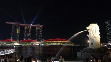 Singapur 17 Nisan 2018: Singapur City çevresinde yürüyüş, şehir, gerçek zamanlı video ayrıntılarını vurdu gimbal ile 
