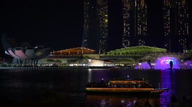 Singapur 17 Nisan 2018: Singapur City çevresinde yürüyüş, şehir, gerçek zamanlı video ayrıntılarını vurdu gimbal ile 