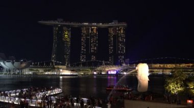 Singapur 17 Nisan 2018: Singapur City çevresinde yürüyüş, şehir, gerçek zamanlı video ayrıntılarını vurdu gimbal ile 