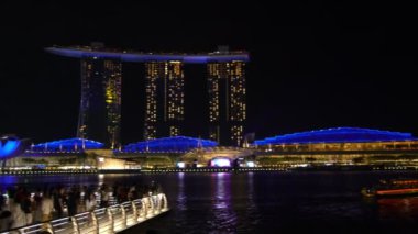 Singapur 17 Nisan 2018: Singapur City çevresinde yürüyüş, şehir, gerçek zamanlı video ayrıntılarını vurdu gimbal ile 