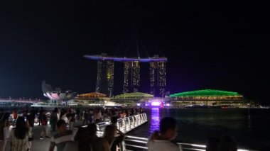 Singapur 17 Nisan 2018: Singapur City çevresinde yürüyüş, şehir, gerçek zamanlı video ayrıntılarını vurdu gimbal ile 