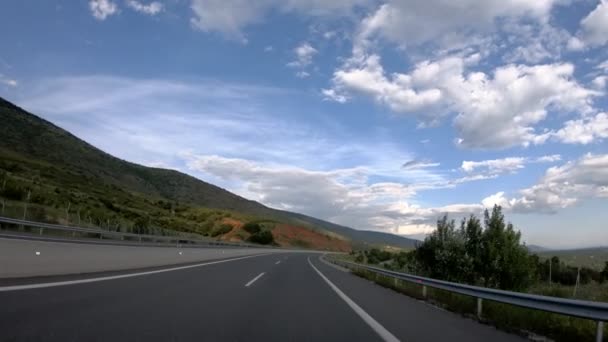 Conducción Autopista Tarde Antes Del Atardecer Vista Frontal Estabilizador Cámara — Vídeos de Stock