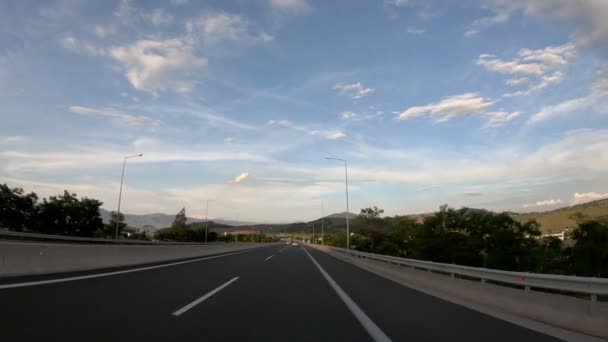 Fahrt Auf Der Autobahn Spätnachmittags Vor Sonnenuntergang Frontansicht Kamerastabilisator Keine — Stockvideo