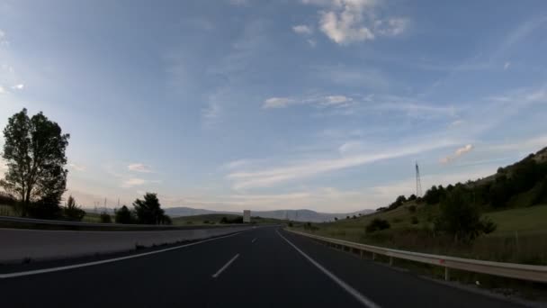 3840 2160 카메라 안정제 게시물 비디오에서 고속도로 오후에 — 비디오