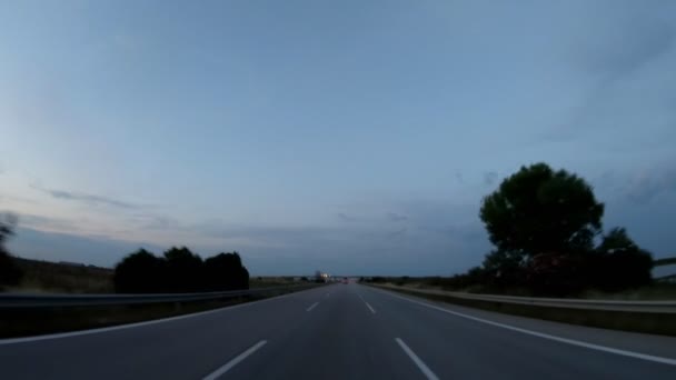 Водіння Трасі Ввечері Заходу Сонця Вид Спереду Відеокамери Стабілізатором Немає — стокове відео
