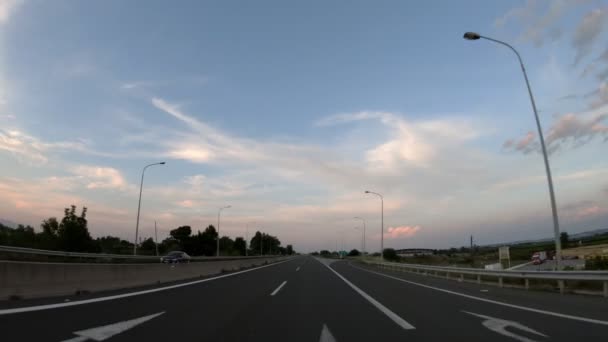 Mengemudi Highway Late Afternoon Sebelum Sunset Front View Dalam Kamera — Stok Video