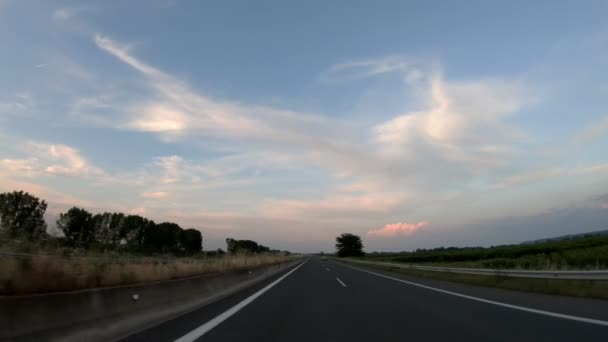 Körning Motorväg Sent Eftermiddag Före Solnedgången Framifrån Kamerans Stabilisator Ingen — Stockvideo