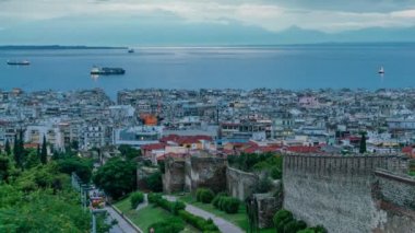Panoramik görünümü gün gece Timelapse Selanik şehir güneşli bir günde, Yunanistan, 4k video