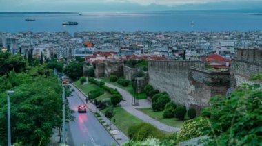 Panoramik görünümü gün gece Timelapse Selanik şehir güneşli bir günde, Yunanistan, 4k video