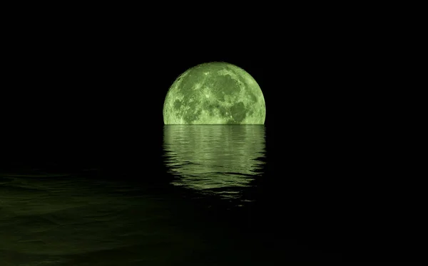 Vollmond Steigt Über Ruhiger See Grüne Töne — Stockfoto