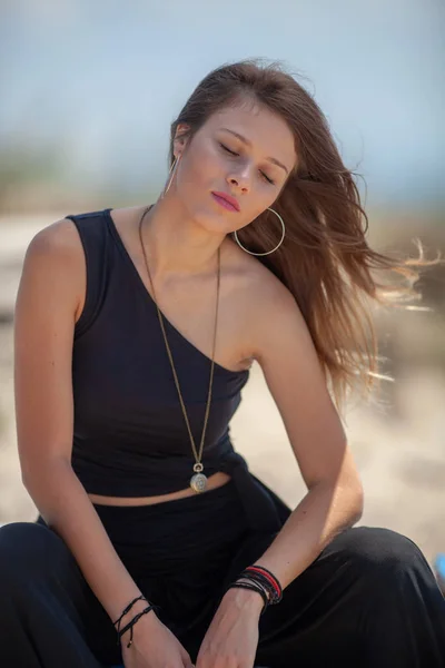 Portrait Une Jeune Fille Sexy Posant Plage Près Mer — Photo