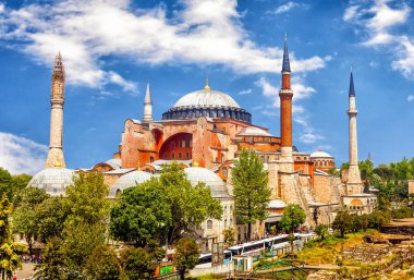 Ayasofya'nın, eski Rum Ortodoks Patriklik Bazilikası'na (kilise), daha sonra bir imparatorluk Camii ve şimdi bir müze, Istanbul, Türkiye