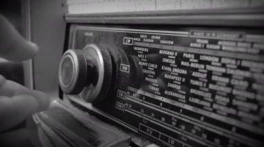 Çok eski tozlu radyo, Volume Up, shot - eski Film Bak yakından dönüm el