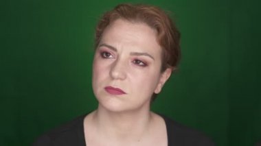 görünmez ekran dokunaklı kadın