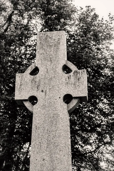 Krzyż na cmentarzu w Szkocji Uk, Europa — Zdjęcie stockowe