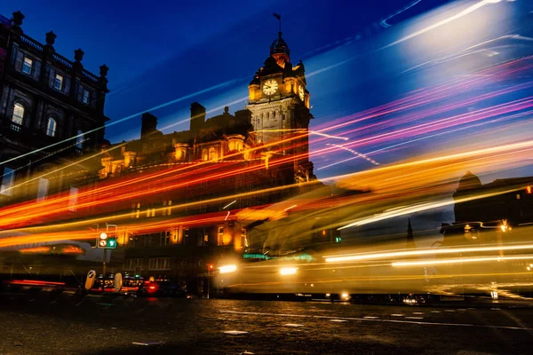 Эдинбург Сити и Ночь, Долгие Выставки, Шотландия Великобритания, Трав — стоковое фото
