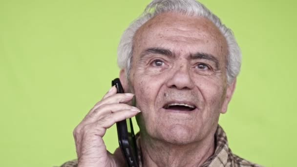 Senior Elderly Happy Man Talking Smartphone Close Slow Motion Video — Stock Video