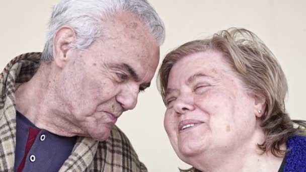 Szczęśliwy Starszy Starszych Para Zamknąć Górę Slow Motion Wideo — Wideo stockowe