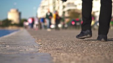 Gidiş-geliş, şehirde yürüyen Insanlar, Slow Motion