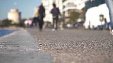 Gidiş-geliş, şehirde yürüyen Insanlar, Slow Motion