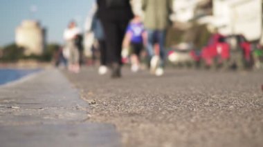 Gidiş-geliş, şehirde yürüyen Insanlar, Slow Motion