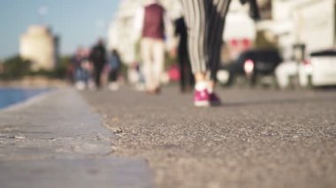 Gidiş-geliş, şehirde yürüyen Insanlar, Slow Motion