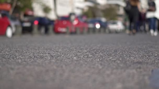 Banlieusards Personnes Marchant Dans Ville Ralenti — Video