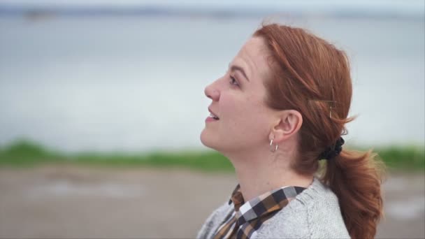Yaşam Kadın Açık Havada Alan Yavaş Hareket Video Sığ Derinliği — Stok video