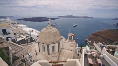 Yunanistan Santorini Adası'nda Sabah, dünyanın en güzel seyahat yerlerinden biri. Başkent Thira'da vuruldu