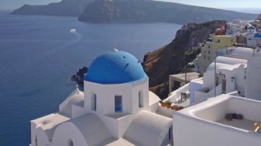 Yunanistan'da Santorini Adası Panoramik Görünümü, dünyanın en güzel seyahat yerlerinden biri. Oia'da çekilmiş