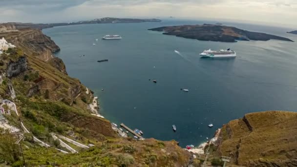 ギリシャのサントリーニ島 世界で最も美しい旅行先の一つで朝 首都ティラで撮影 フィッシュアイレンズで撮影したタイムラプスビデオ — ストック動画