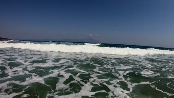Riesige Wellen im Ozean gefilmt, Zeitlupenvideo