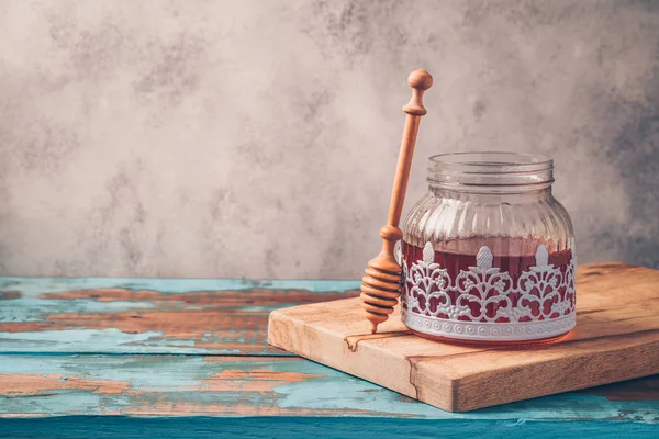 Honigglas Auf Holztisch Jüdischer Feiertag Rosh Hashanah Hintergrund — Stockfoto