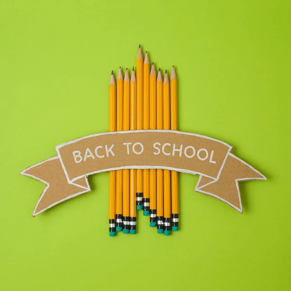 Terug Naar School Minimale Concept Met Potloden Kartonnen Banner Van — Stockfoto