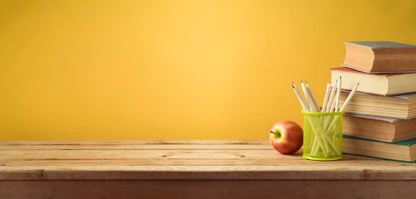 Geri Okul Ile Arka Plan Için Kurşun Kalem Elma Sarı — Stok fotoğraf