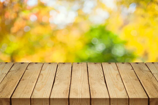 Üres Fából Készült Asztal Fölött Őszi Természet Bokeh Háttér — Stock Fotó