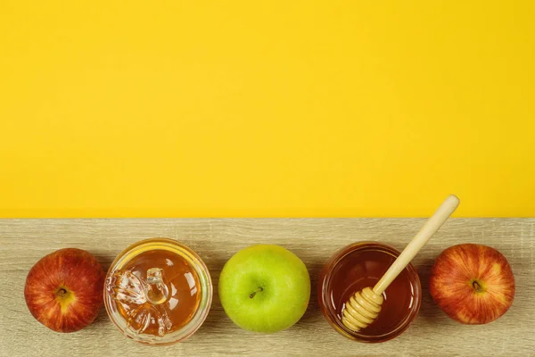 Fiesta Judía Rosh Hashaná Fondo Con Miel Manzanas Tablero Madera — Foto de Stock