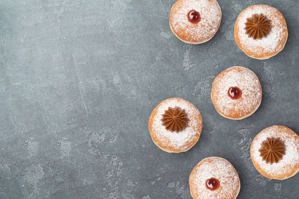 Férias Judaicas Hanukkah Sufganiyot Fundo Quadro Negro Vista Cima — Fotografia de Stock