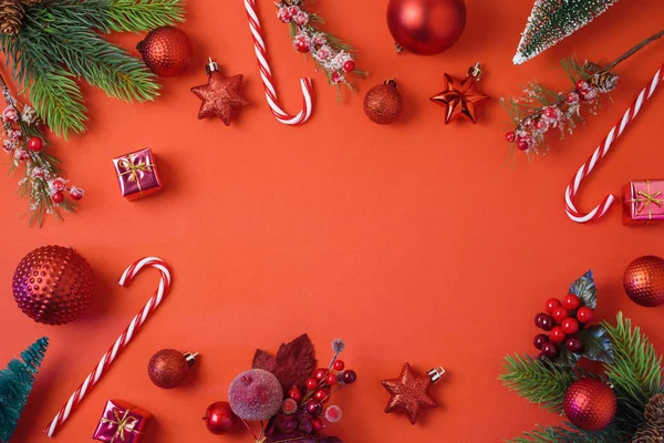 Fondo Navideño Con Decoraciones Adornos Mesa Roja Vista Superior Desde —  Fotos de Stock