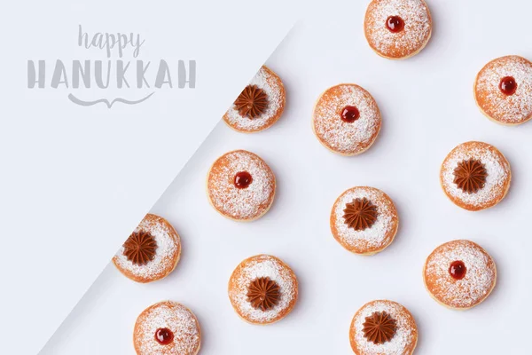 Joodse Vakantie Chanoeka Sufganiyot Witte Achtergrond Bovenaanzicht Van Bovenaf — Stockfoto